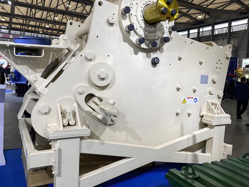 Que tipos de rocha são adequados para a produção de areia artificial? Como deve ser configurada uma linha de produção de areia artificial?